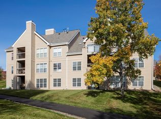 5998 Chasewood Pkwy APT 001, Minnetonka, MN 55343