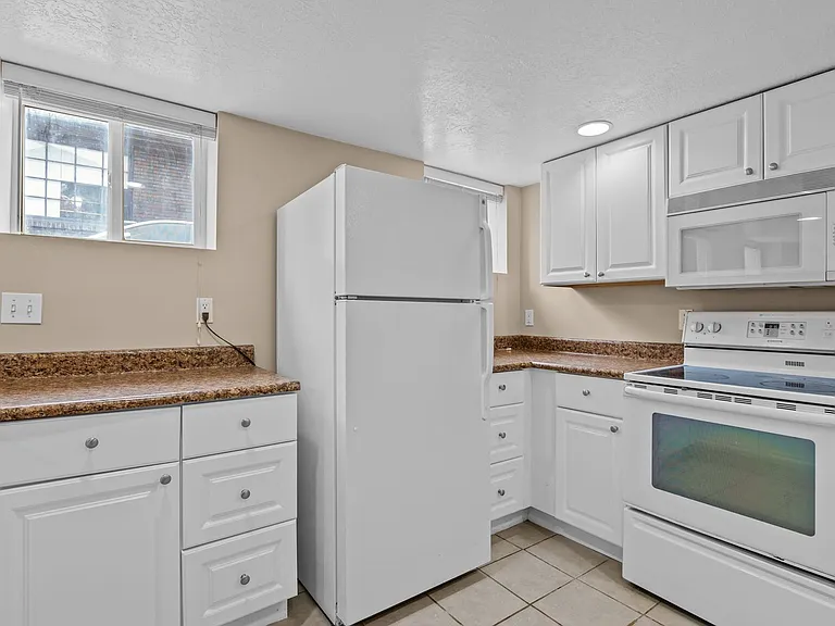 137 E 600 N — Photo 41