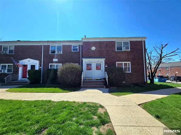 479 Maple Hill Dr APT 42, Hackensack, NJ 07601