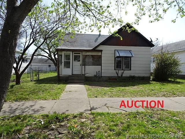 1st image of 112 S Kaw Ave