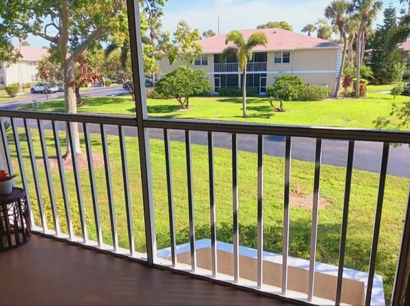 1537 SE Royal Green Circle E  #202, Port St Lucie, FL 34952