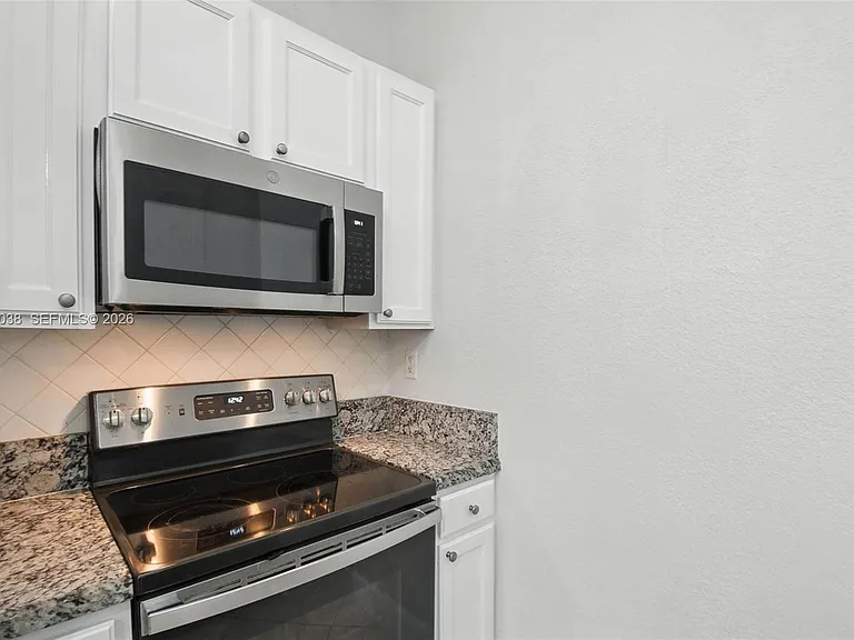 6001 SW 70th St #108 — Photo 4
