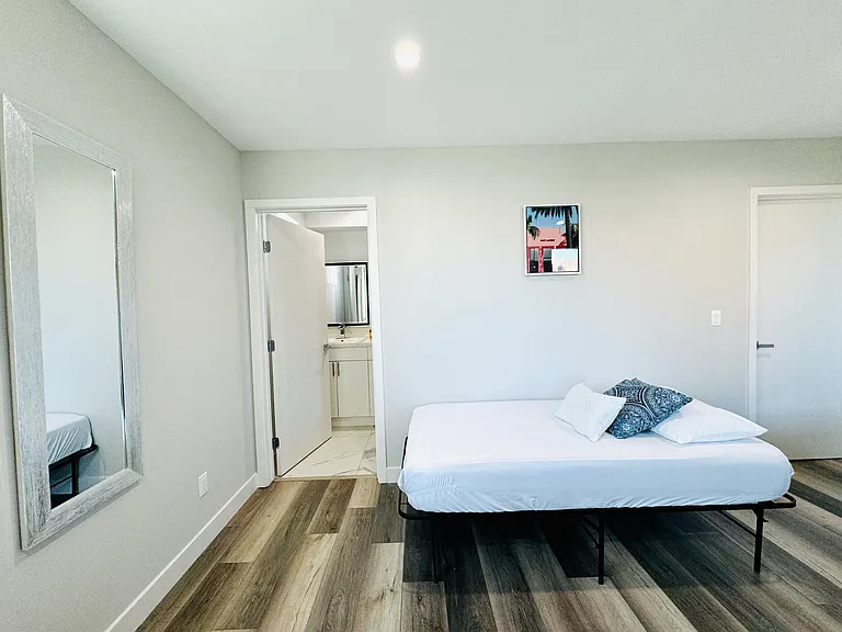 1301 N Kingsley Dr #19 — Photo 33
