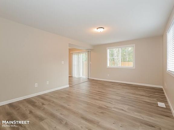 5th image of 6607 79th Pl NE