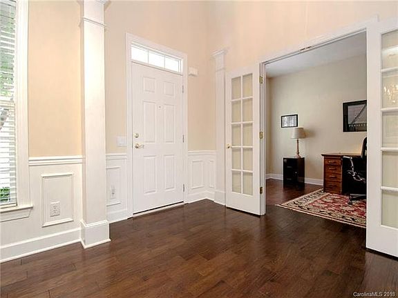 3rd image of 336 Robinlynn Rd
