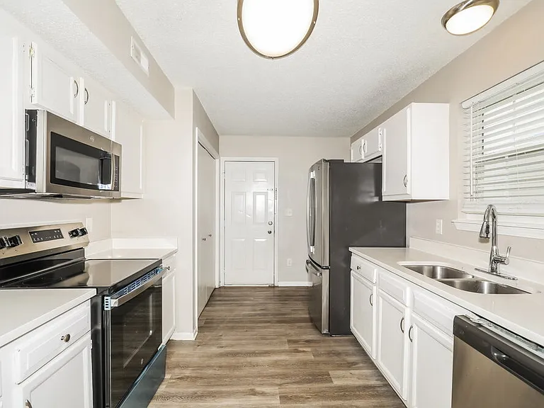4349 Village Trace Ct — Photo 12