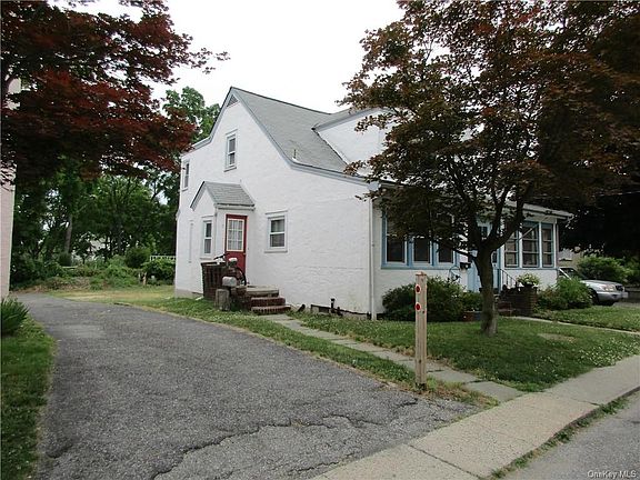 3rd image of 9 Maplewood Dr