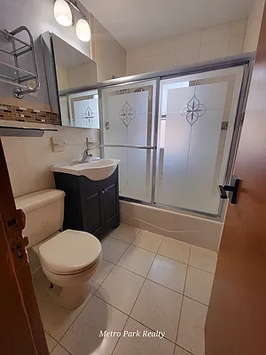 Rented by Metro Park Realty Inc | media 7