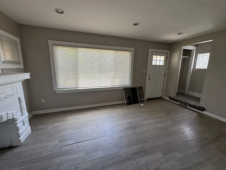 15387 Lesure St — Photo 3