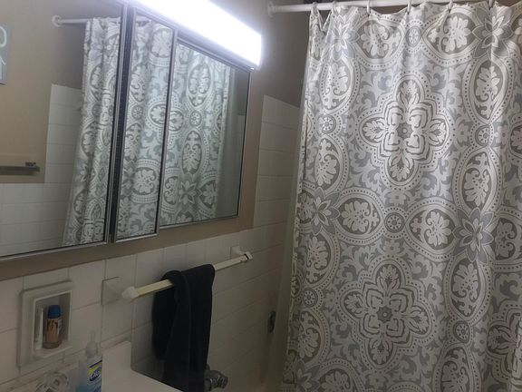 4th image of 3950 N Lake Shore Dr Ste 1