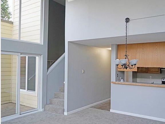 5th image of 5842 NE 75th St Unit C302