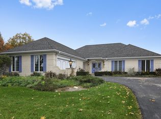 319 Lakewood Cir, Burr Ridge, IL 60527