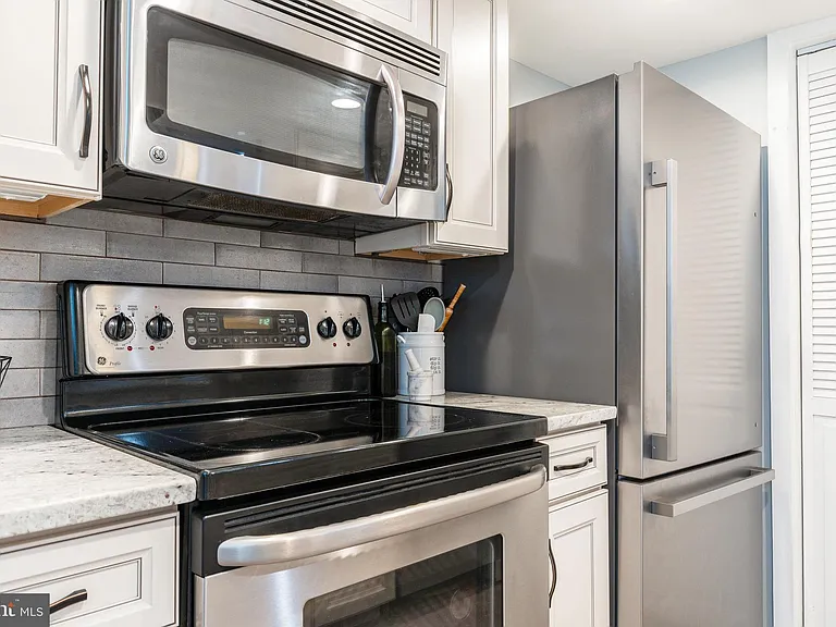136 N 2nd St #38-2A — Photo 9