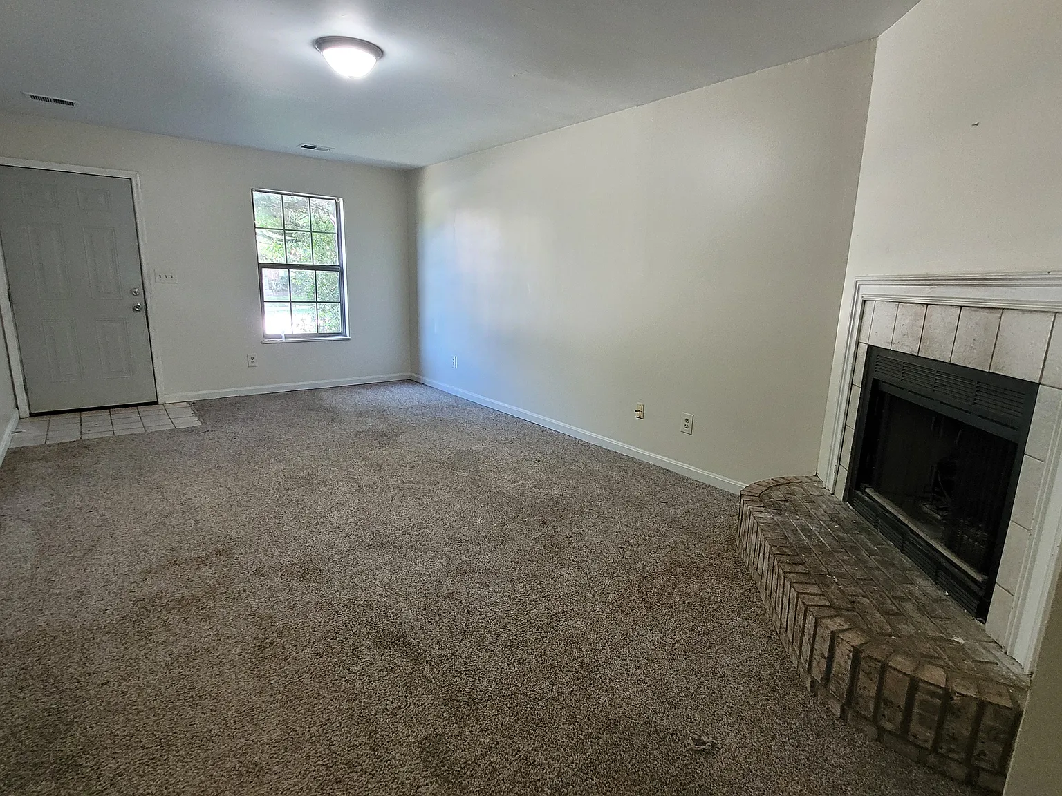 3 bed, 1.5 bath, 1150 sqft, $1,150 — Photo 2