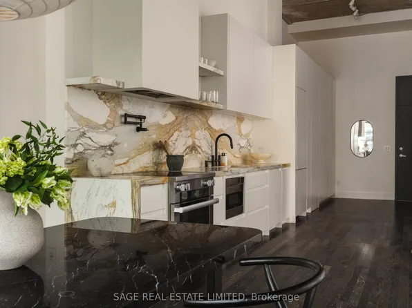 637 Lake Shore Blvd W #318, Toronto, ON M5V 3J6