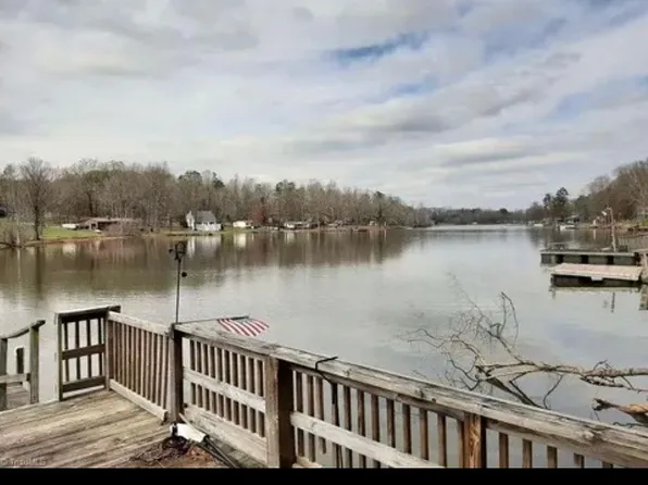 1127 Hickory Point Dr, Lexington, NC 27292