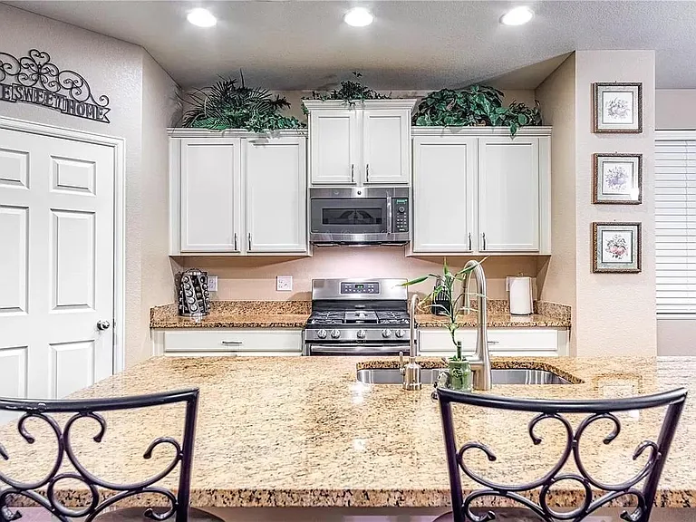 20752 Park Hollow Dr — Photo 4