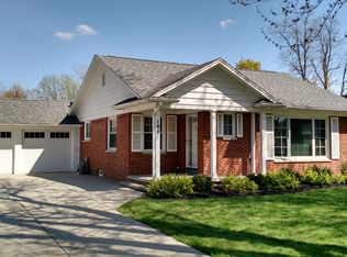 108 Monroe Dr, Williamsville, NY