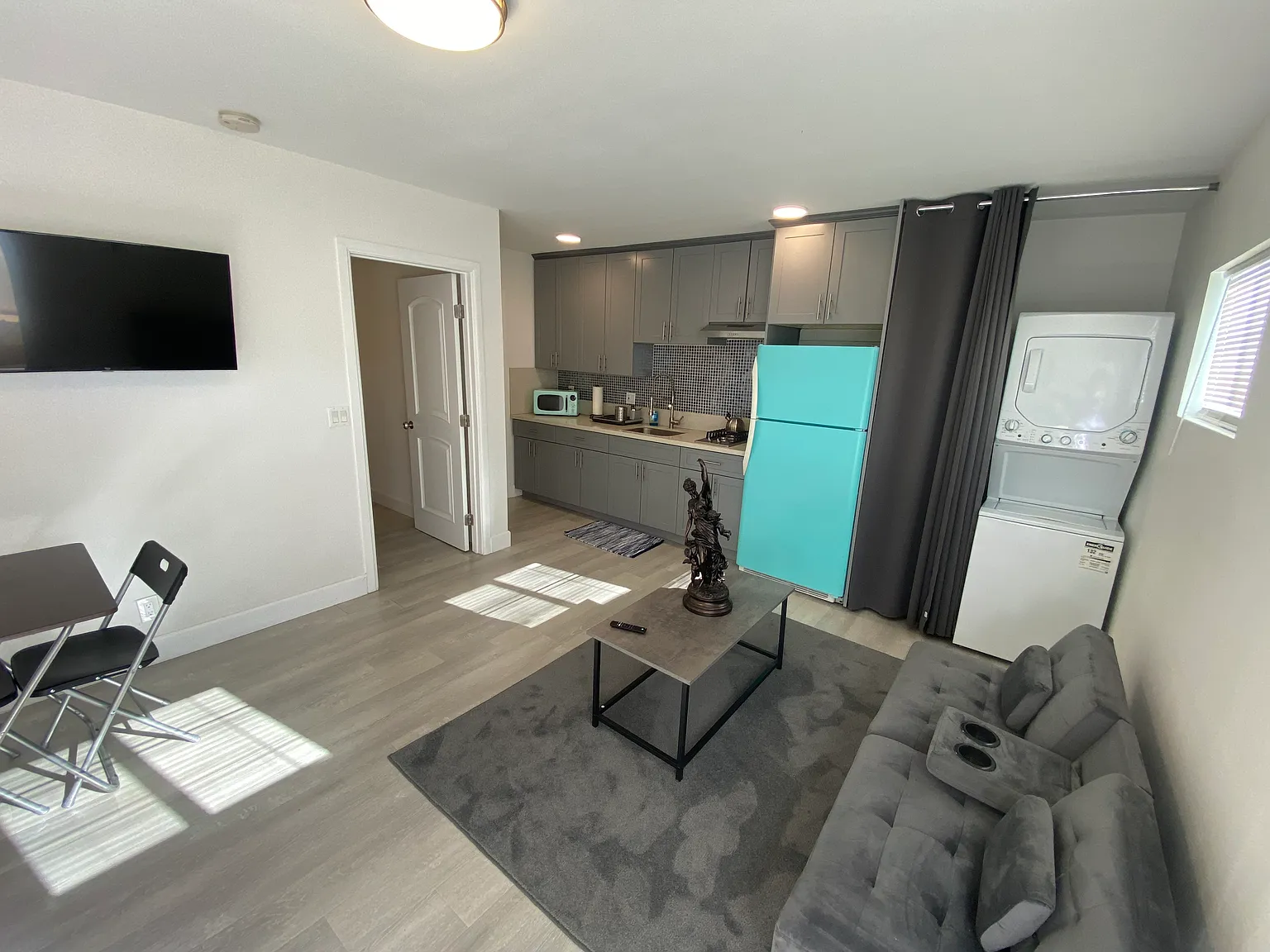 1 bed, 500 sqft, $1,800 — Photo 2