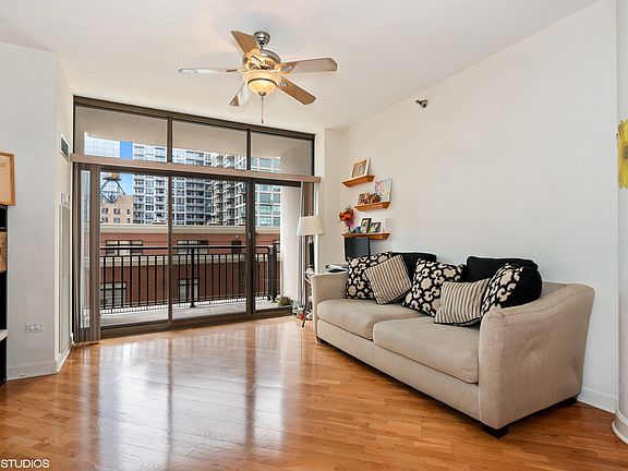 2nd image of 1322 S Prairie Ave #G33