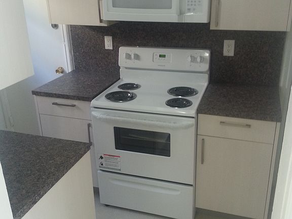 4th image of 43 Sidonia Ave APT 1