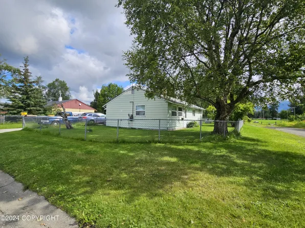 1801 Fulton Dr, Anchorage, AK 99504