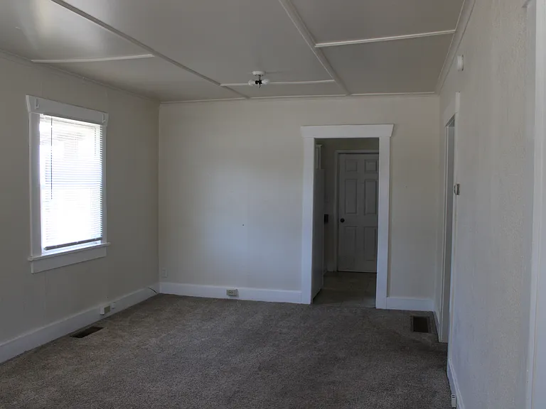 618 4th St — Photo 2