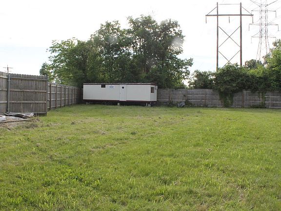 5th image of 609 Outer Loop