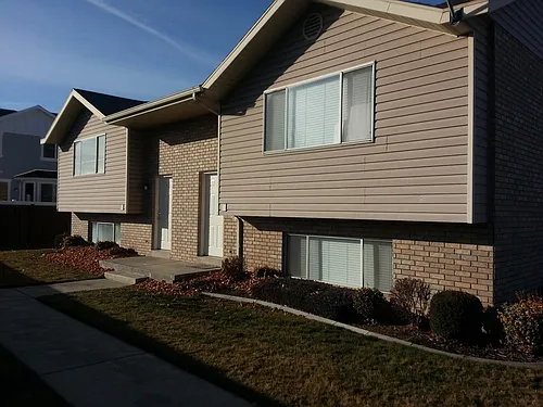 486 W Pacific Dr #3 Photo 1