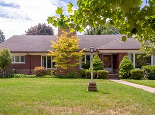 743 S Renaud Rd, Grosse Pointe Woods, MI 48236