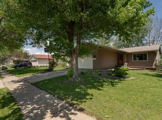 911 Chalet Dr NW, Rochester, MN 55901