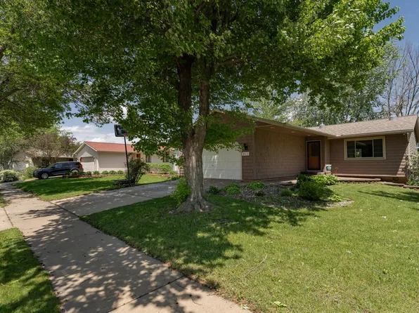 911 Chalet Dr NW, Rochester, MN 55901
