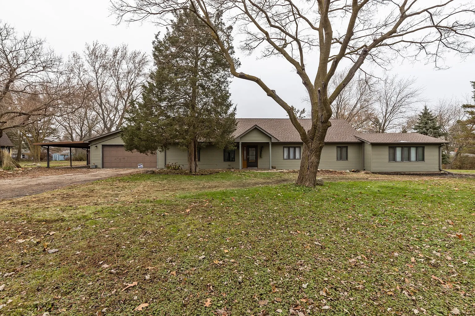 5666 W Victor Ln photo 1