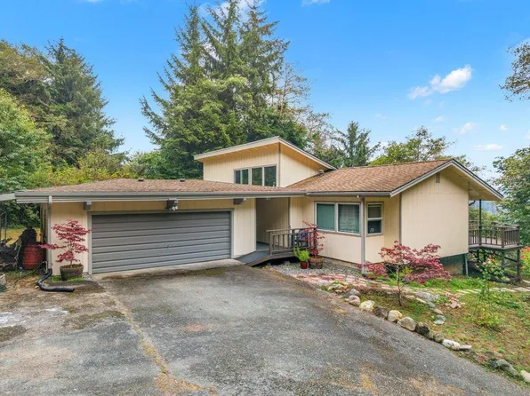 150 Fizer Ln, Klamath, CA 95548