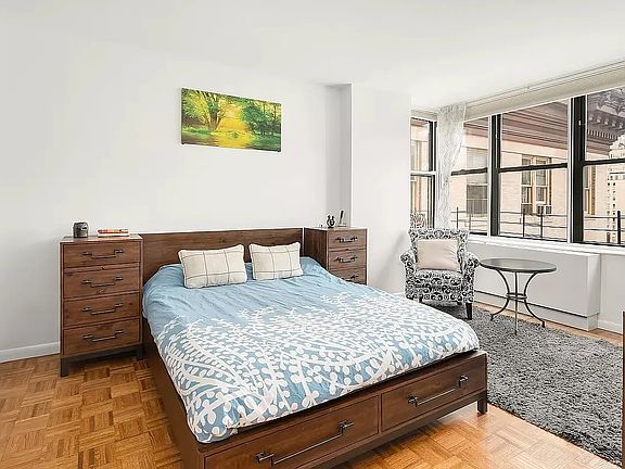 5th image of 2250 Broadway APT 14B