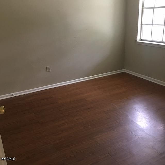 2nd image of 3232 Riverbend Rd