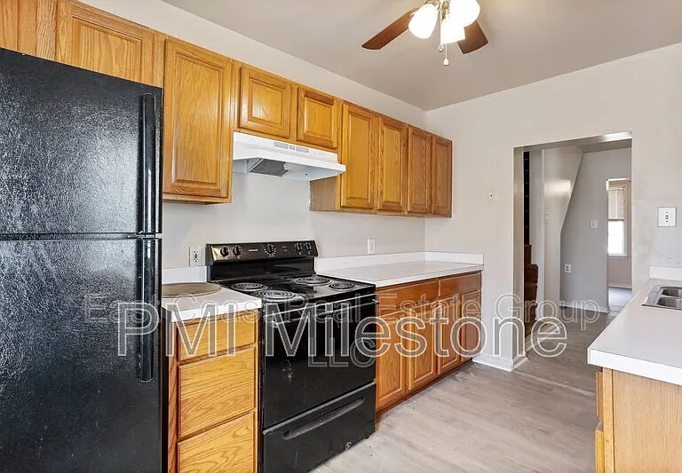 118 S Locust St — Photo 17