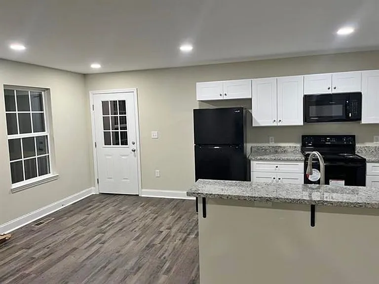 198 Pond View Dr — Photo 5