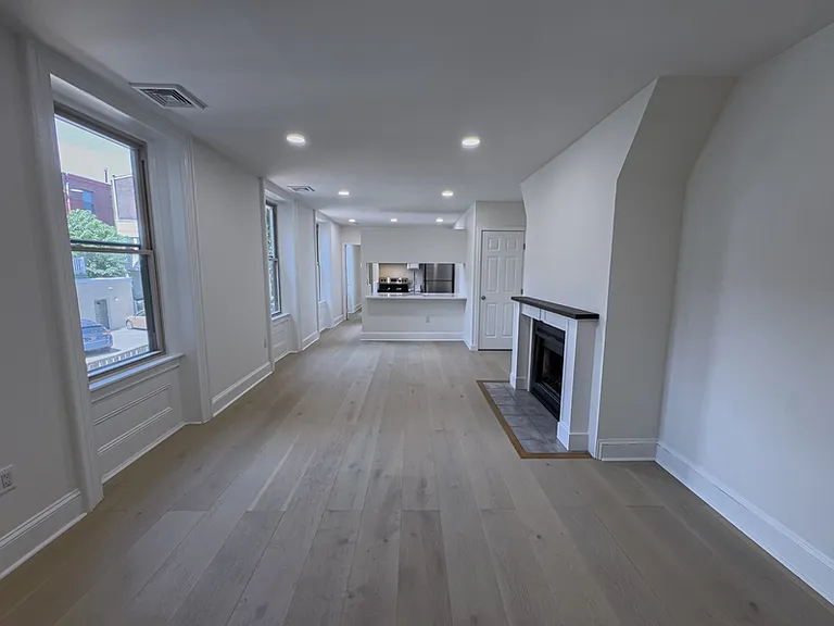 1703 Green St #5 — Photo 8