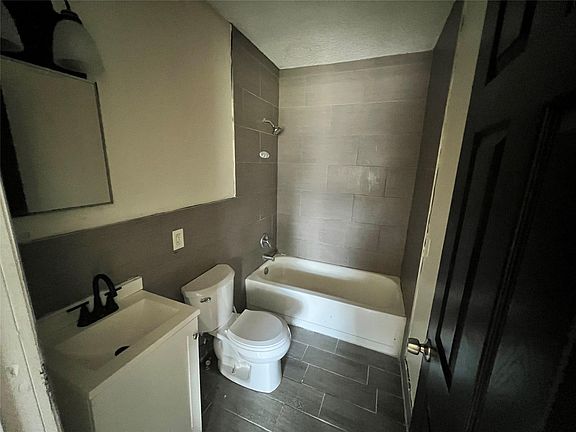 3rd image of 347 NW 6th Ave