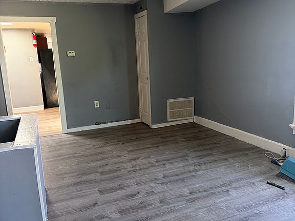 4th image of 1413-15 Russell St #3