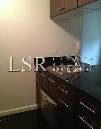4th image of 63 Wall St APT 811