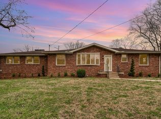 905 Crownhill Dr, Nashville, TN 37217