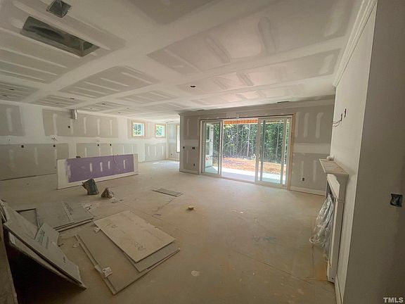 4th image of 221 W Amber Oak Dr