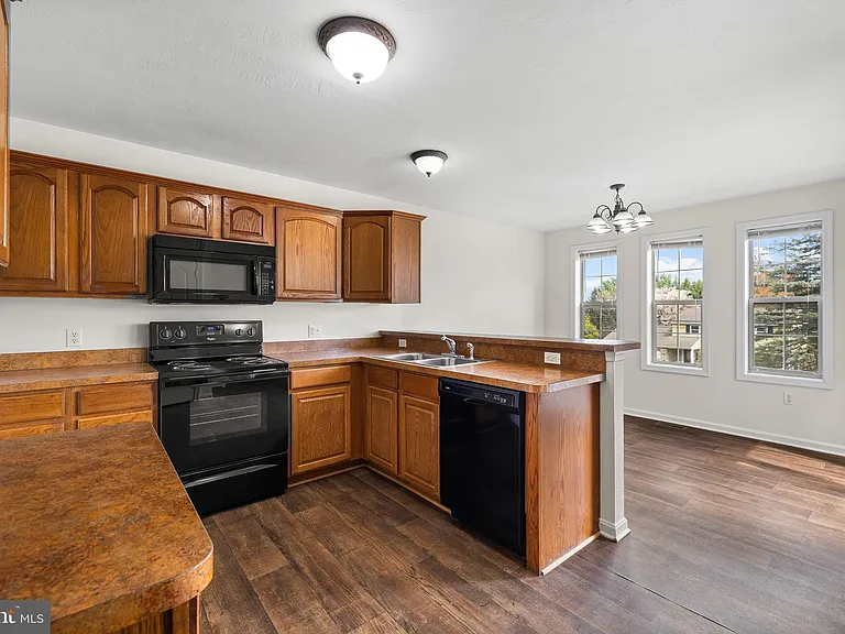 22 Shady Tree Ct — Photo 6
