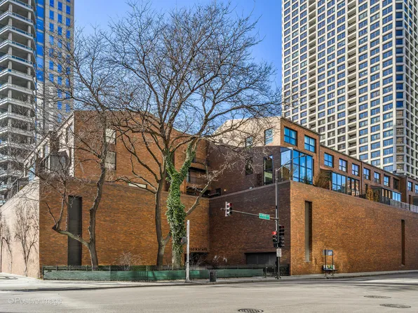 1000 N State St APT 6, Chicago, IL 60610