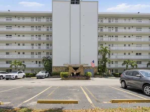 1000 NE 12th Ave APT 408, Hallandale Beach, FL 33009