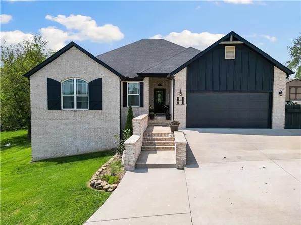 1106 Lake Road Dr, Seligman, MO 65625