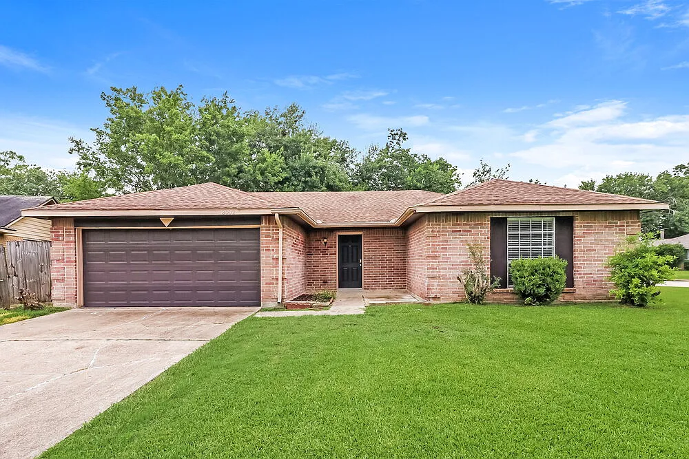 3 bed, 2.0 bath, 1526 sqft, $2,010 — Photo 1