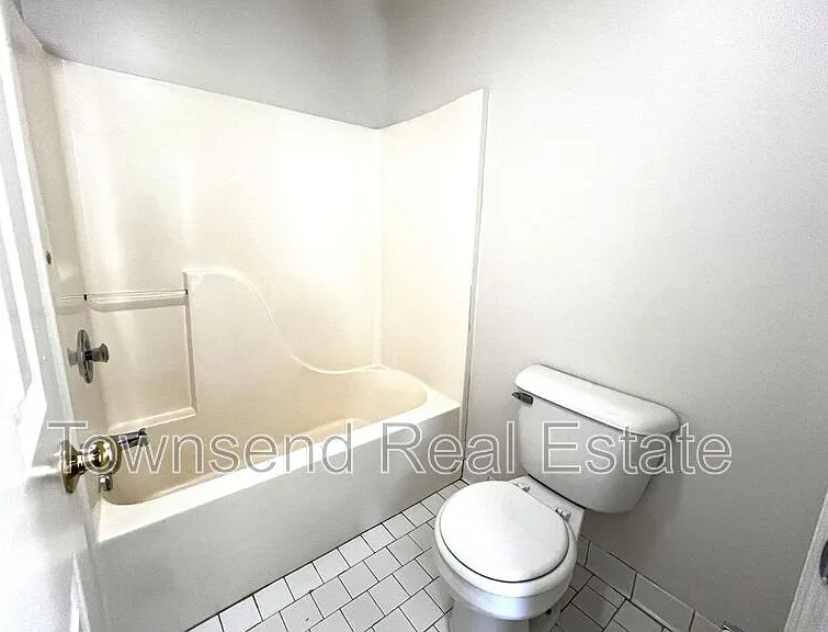 1044-2 Ancestry Dr — Photo 15